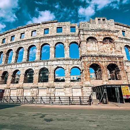 In The Center & Nice & Quiet Pula Luaran gambar